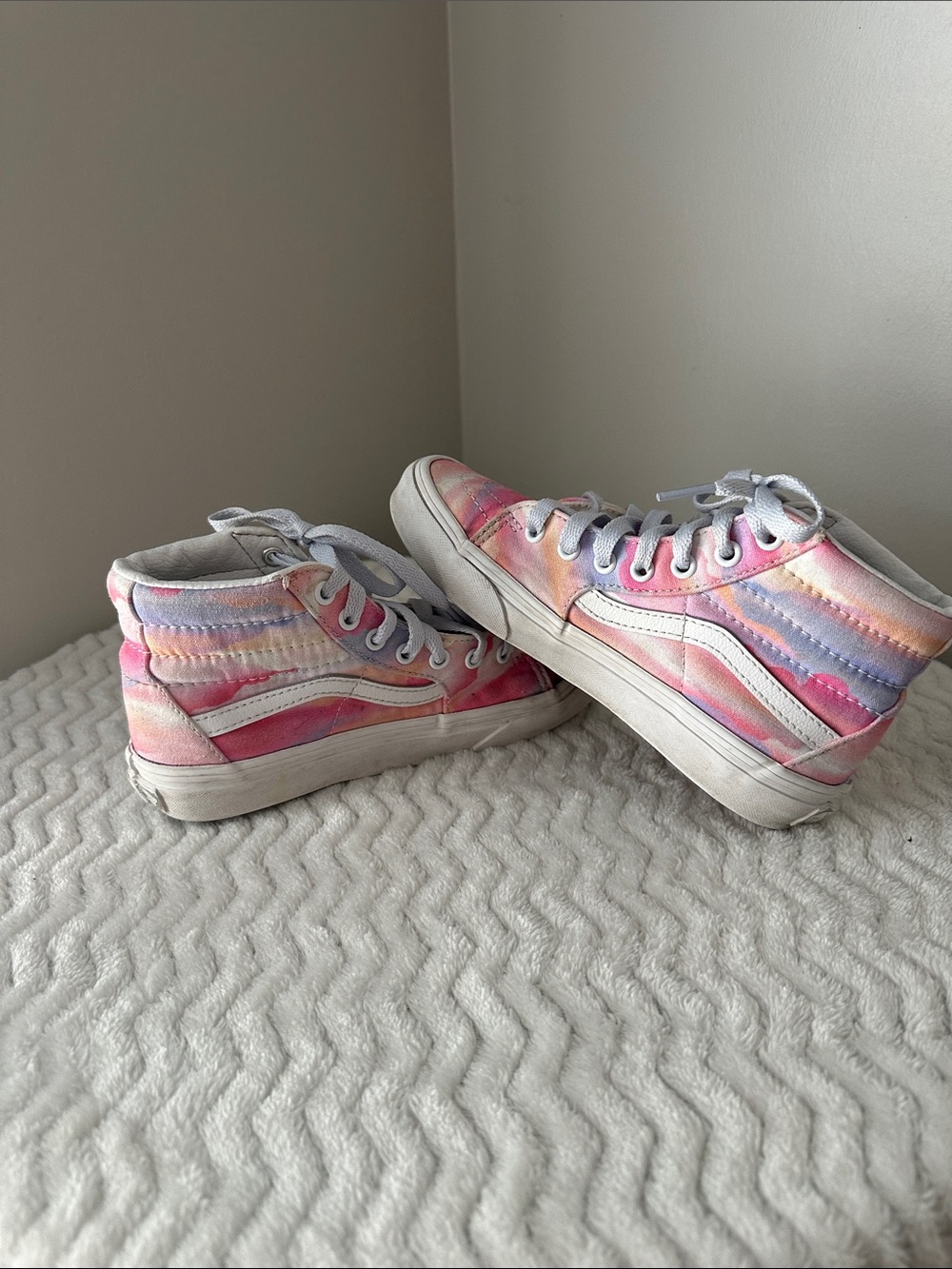 Van’s Kids High-Top Sneakers in Pastel Tie-Dye Pink